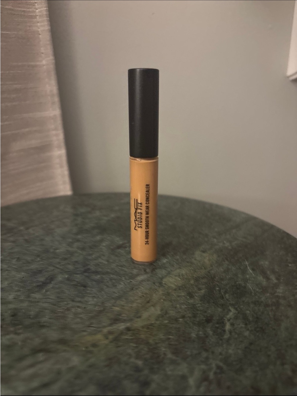 MAC Studio Fix 24-Hour Smooth Wear Concealer 

NWOB

Shade “NC43”